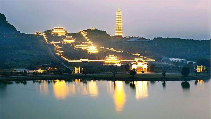 Linh thiêng bảo tháp cao nhất Đông Nam Á thờ xá lợi Phật từ Ấn Độ